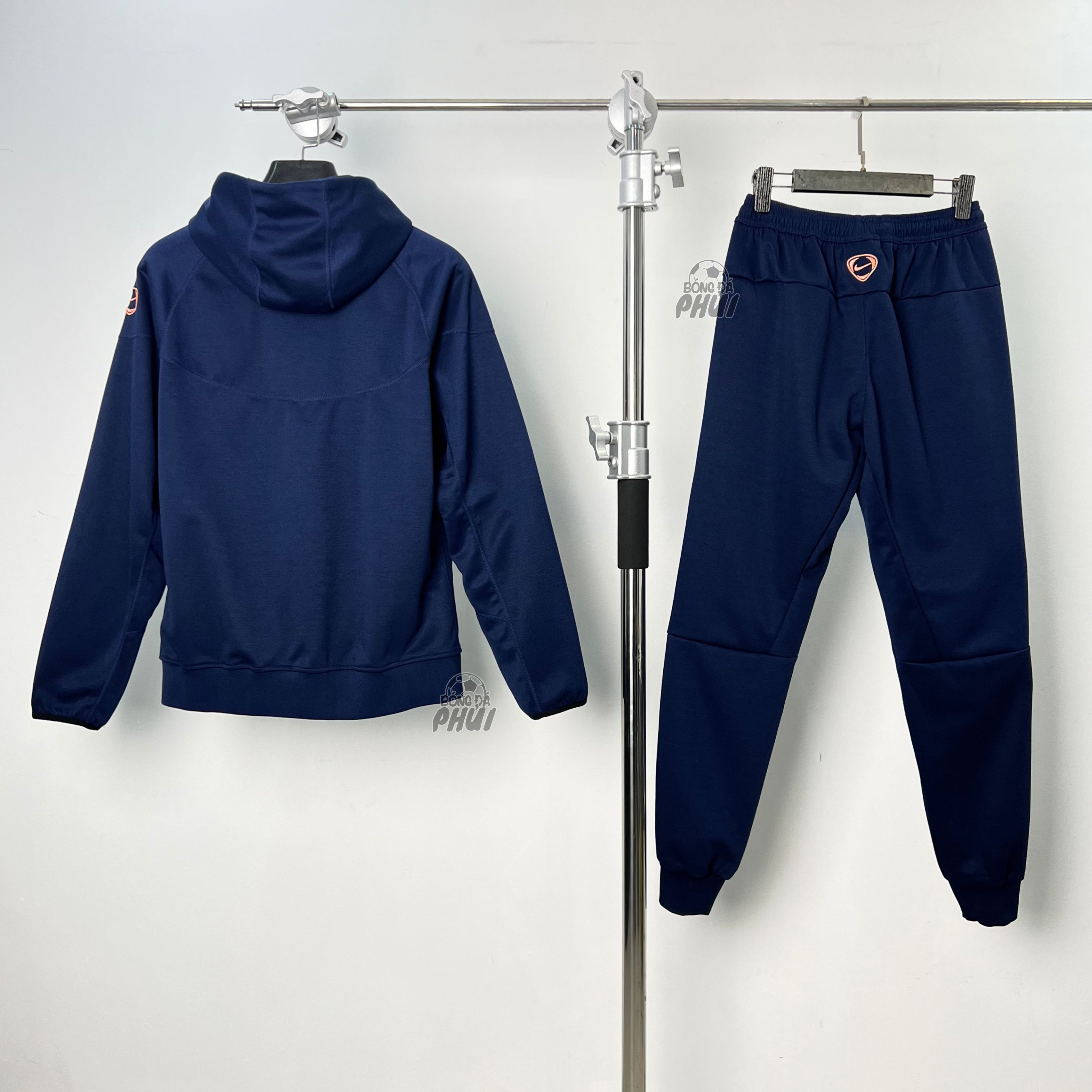 BỘ KHOÁC MŨ BARCA THAN 2025