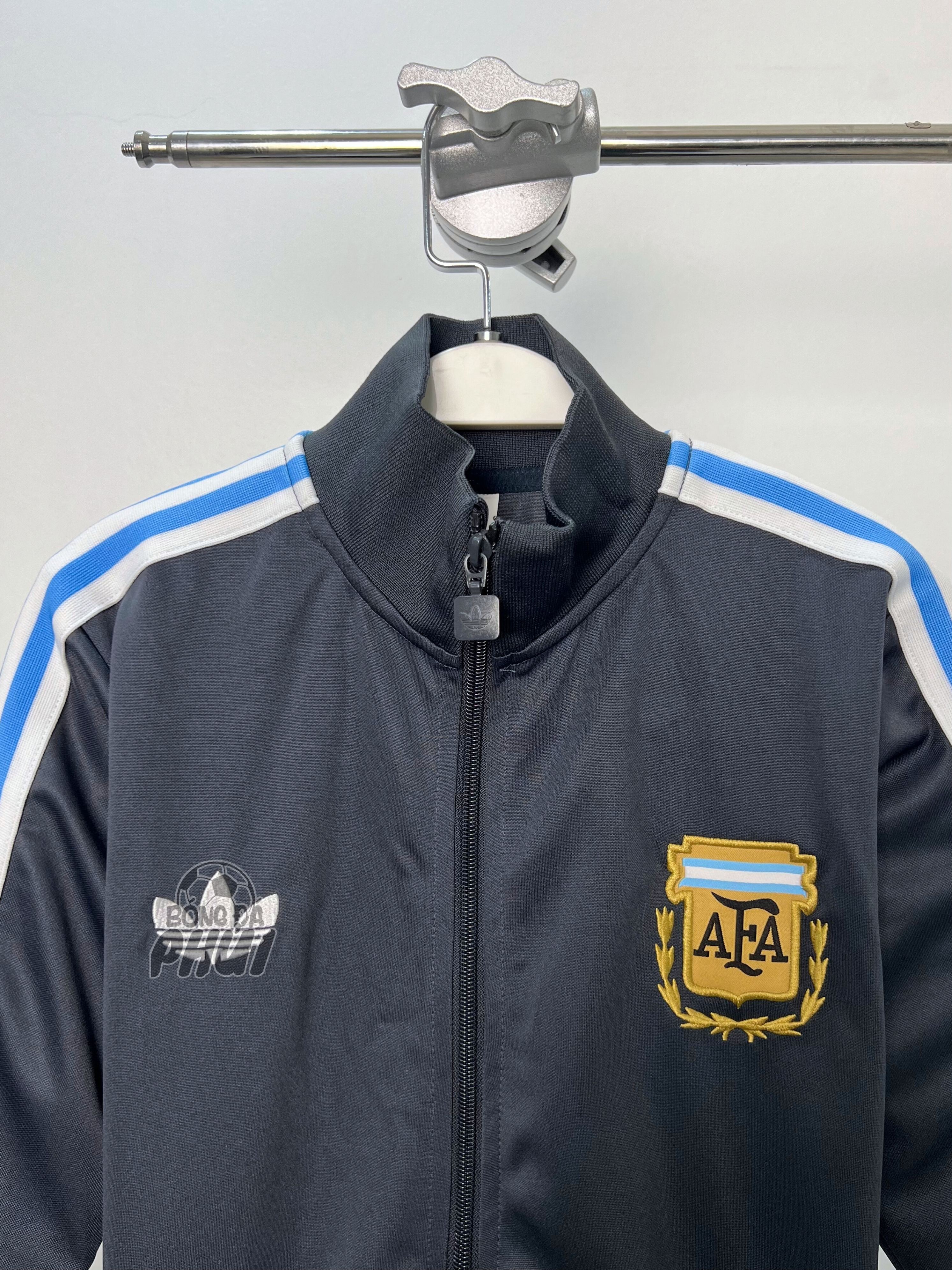 BỘ KHOÁC TE ARGEN ĐEN 2025