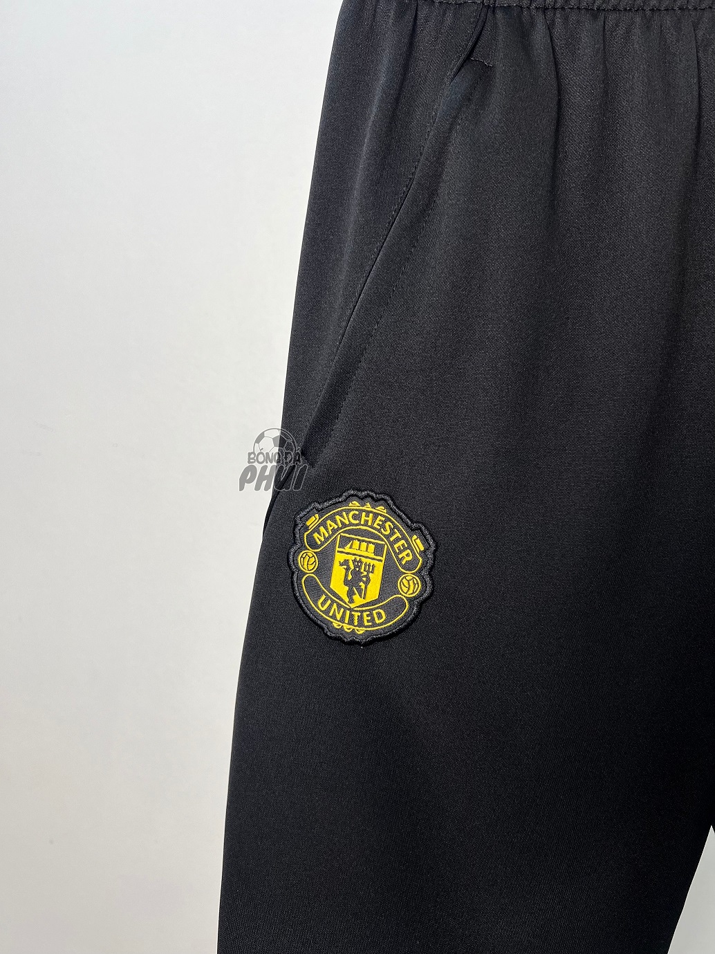 BỘ NỈ MU ĐEN VÀNG 2025