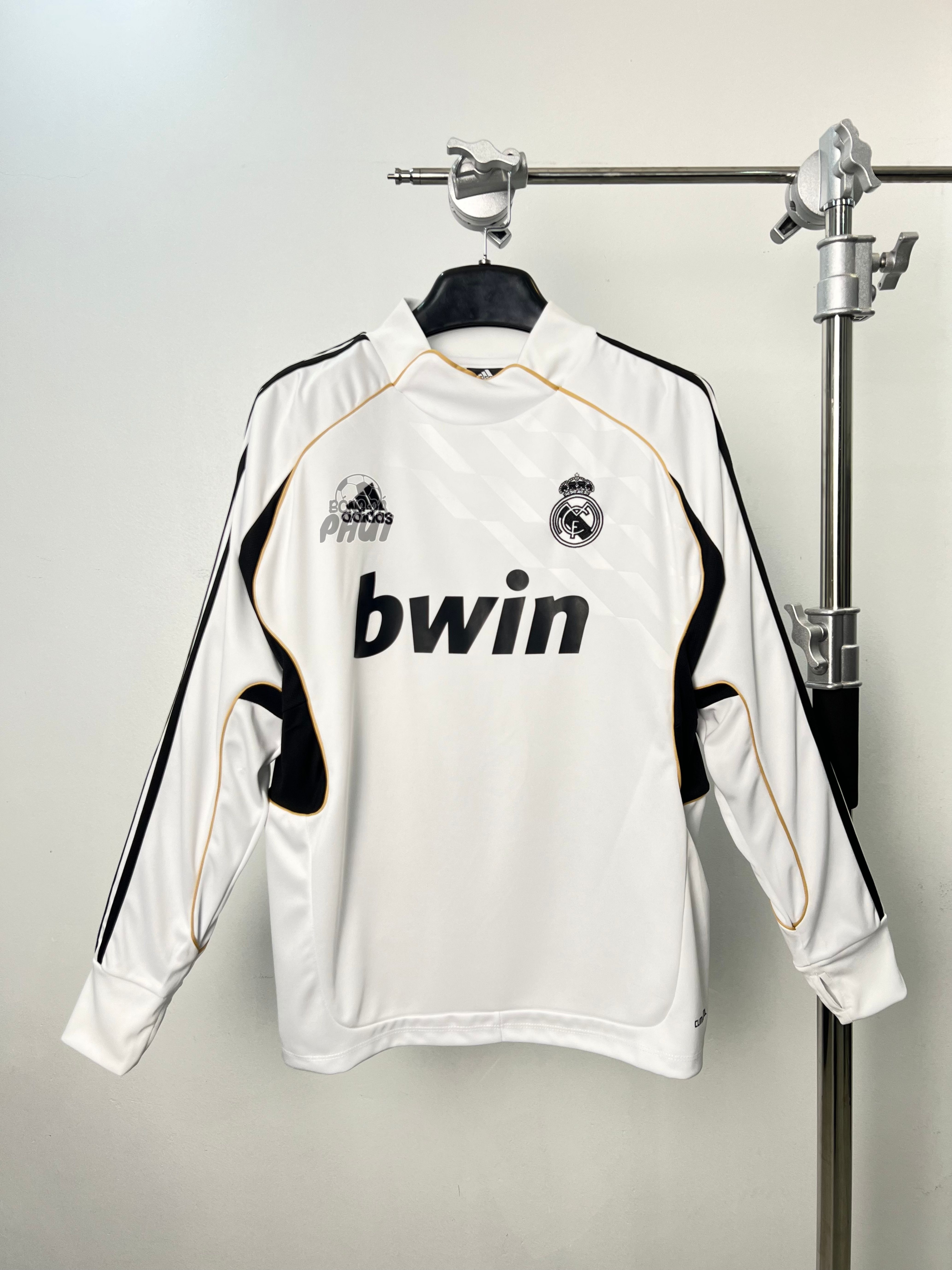 ÁO NỈ REAL TRẮNG 2010