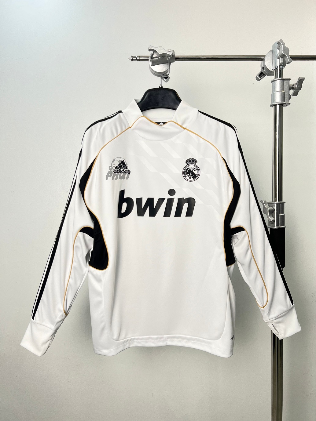 ÁO NỈ REAL TRẮNG 2010