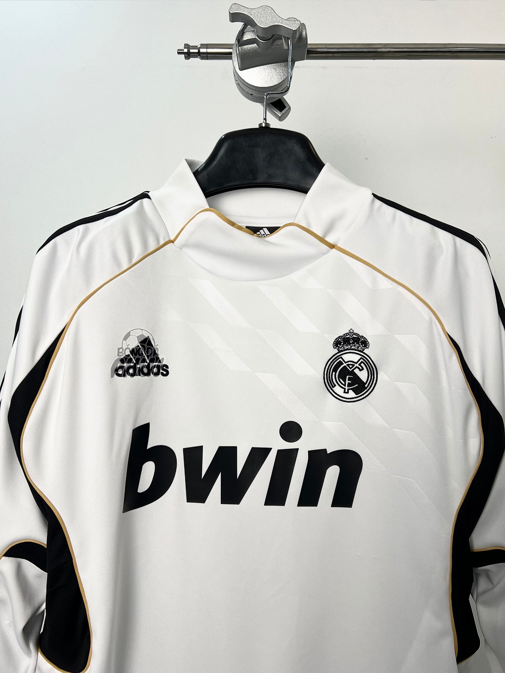 ÁO NỈ REAL TRẮNG 2010