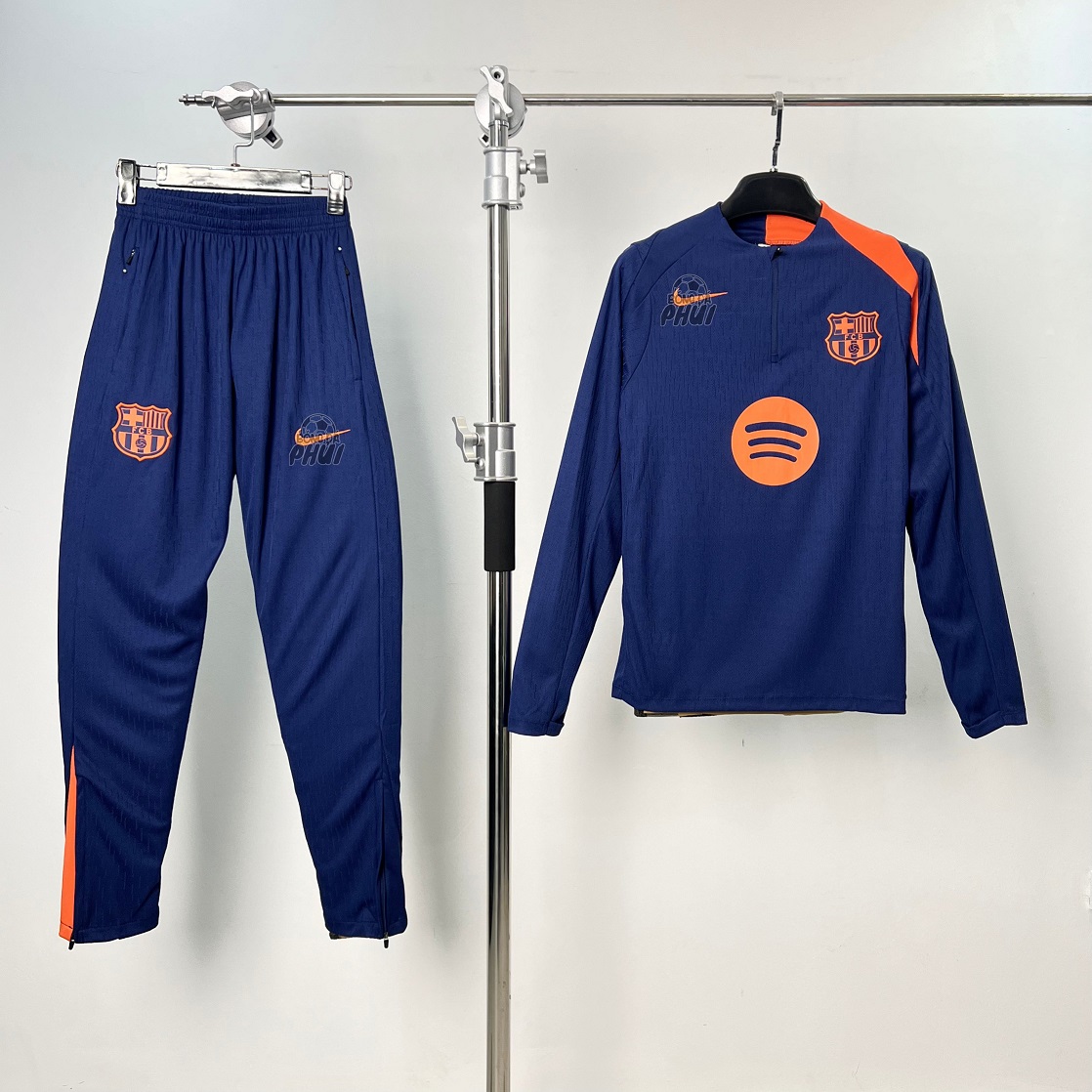 BỘ NỈ BARCA XANH 2025