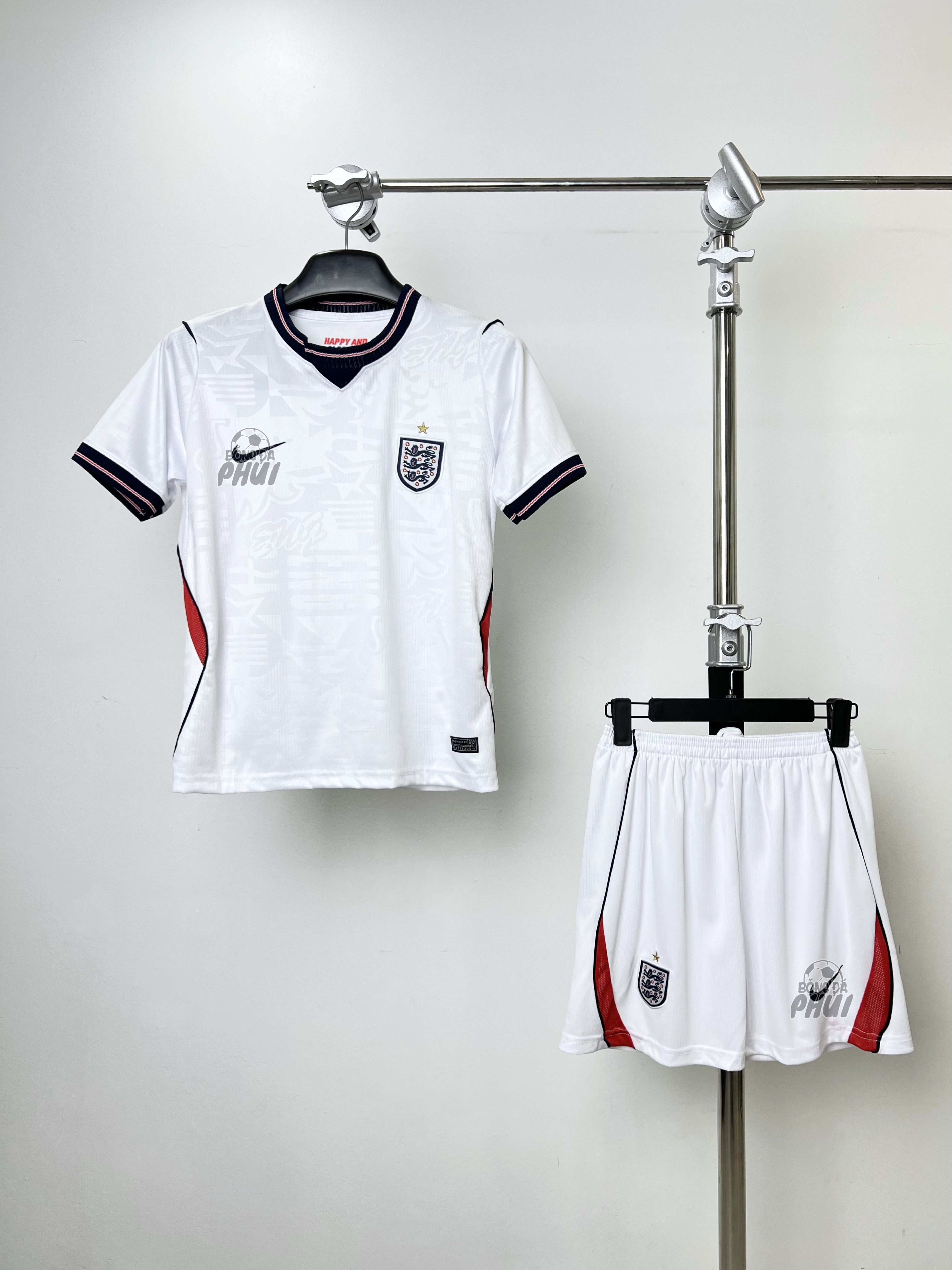 BỘ TE ANH TRẮNG QUẦN TRẮNG WC 2026
