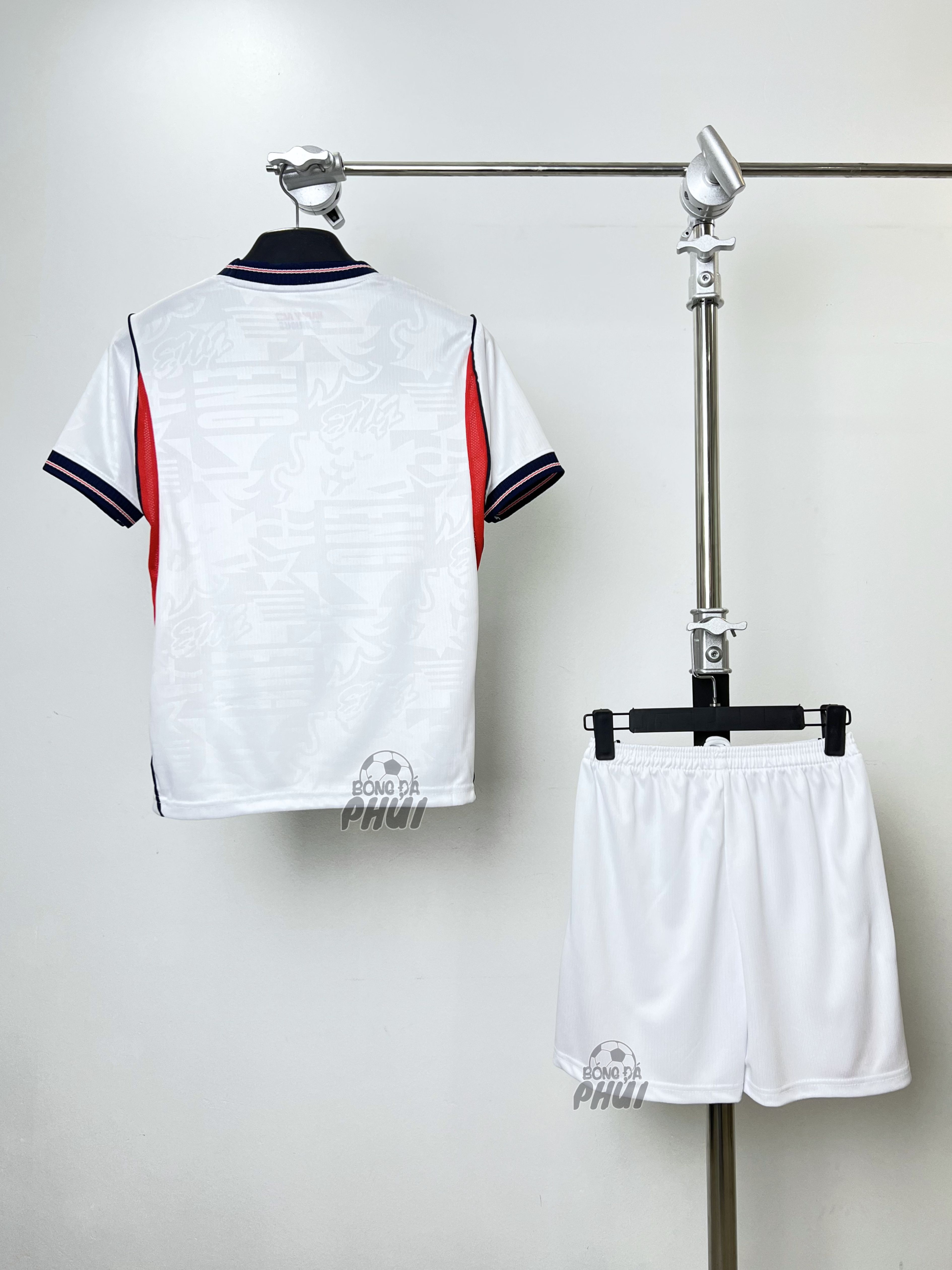 BỘ TE ANH TRẮNG QUẦN TRẮNG WC 2026