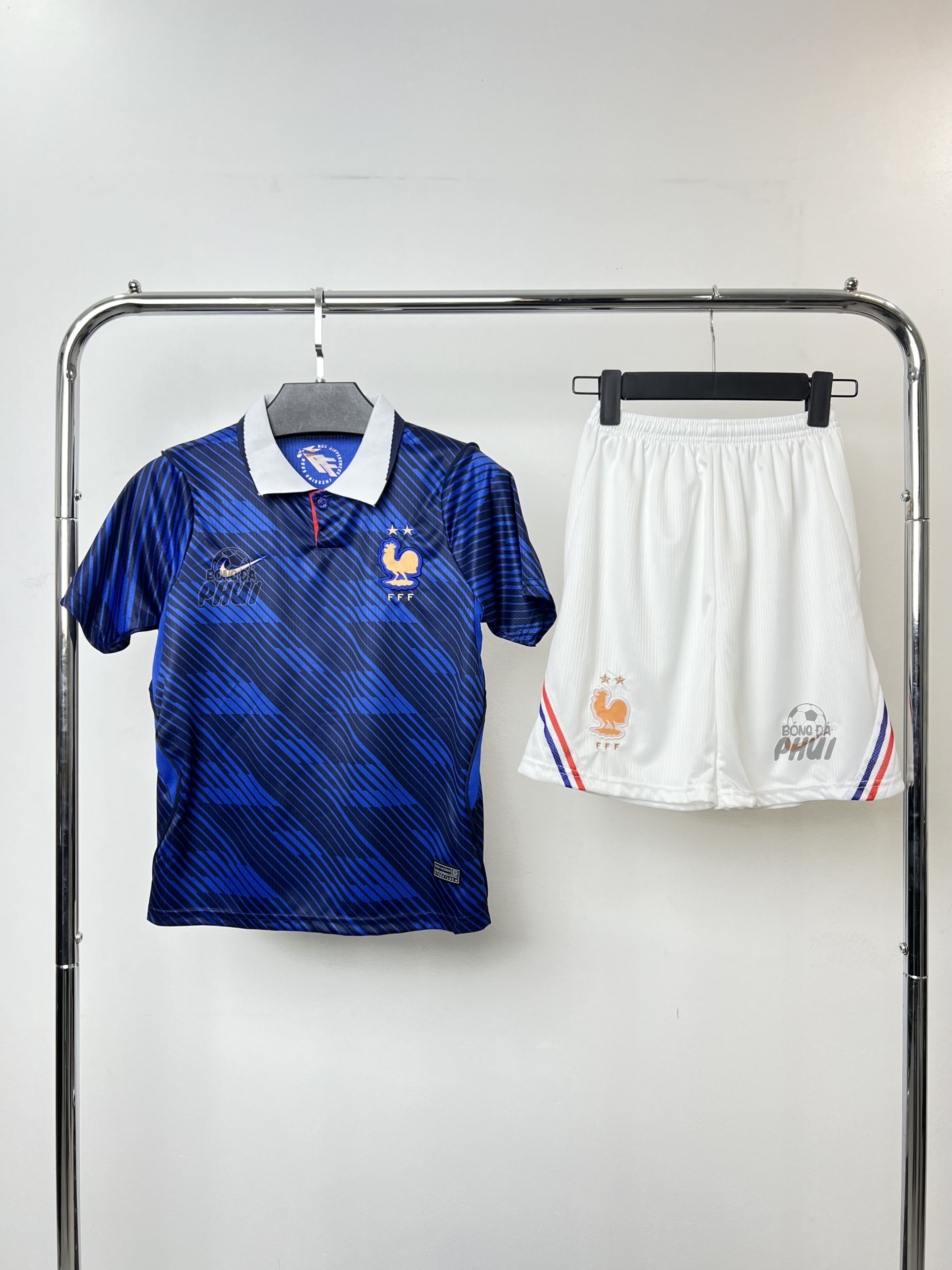 BỘ TE PHÁP XANH WC 2026