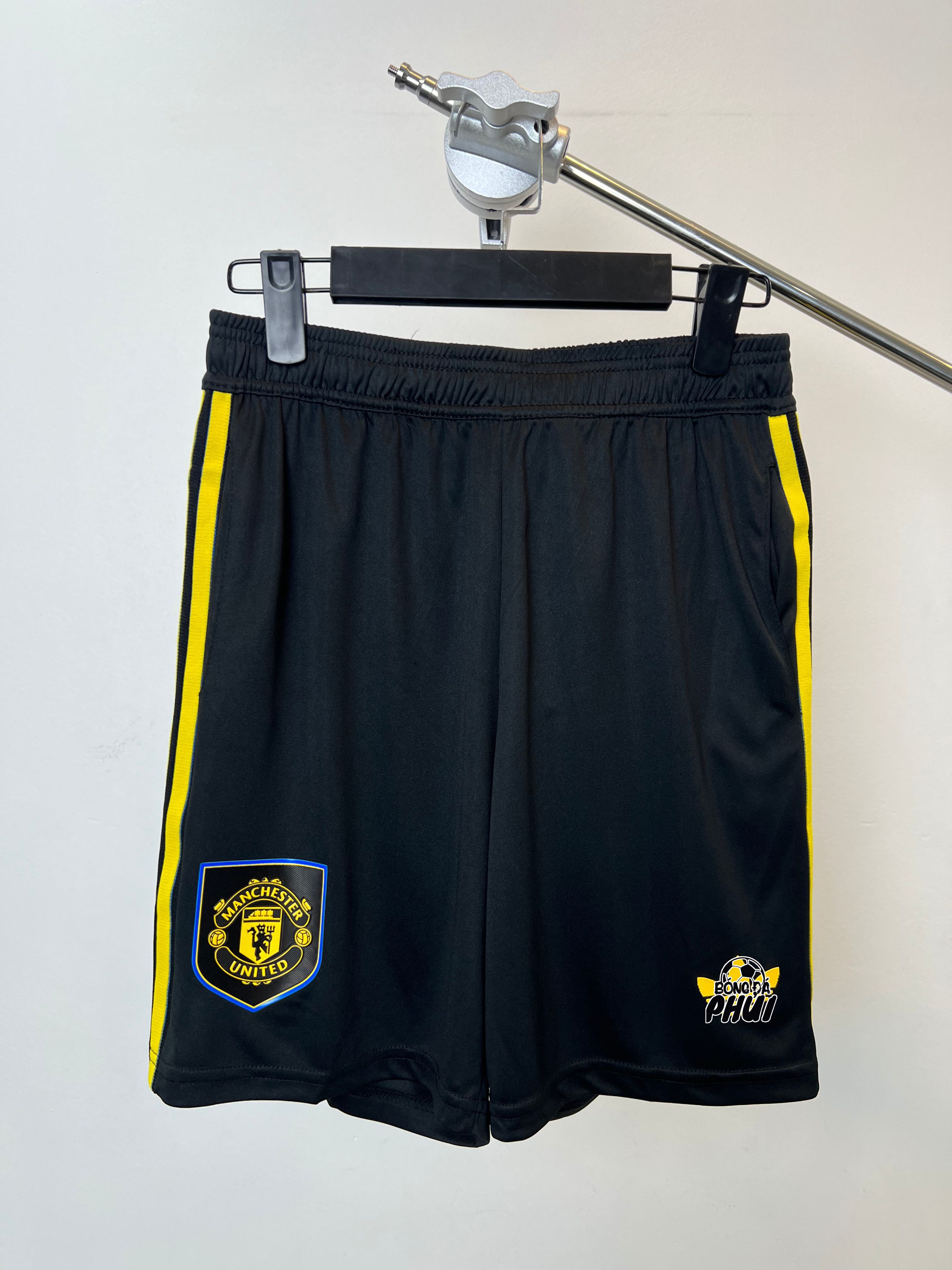 QUẦN PLAYER MU ĐEN VÀNG 2025