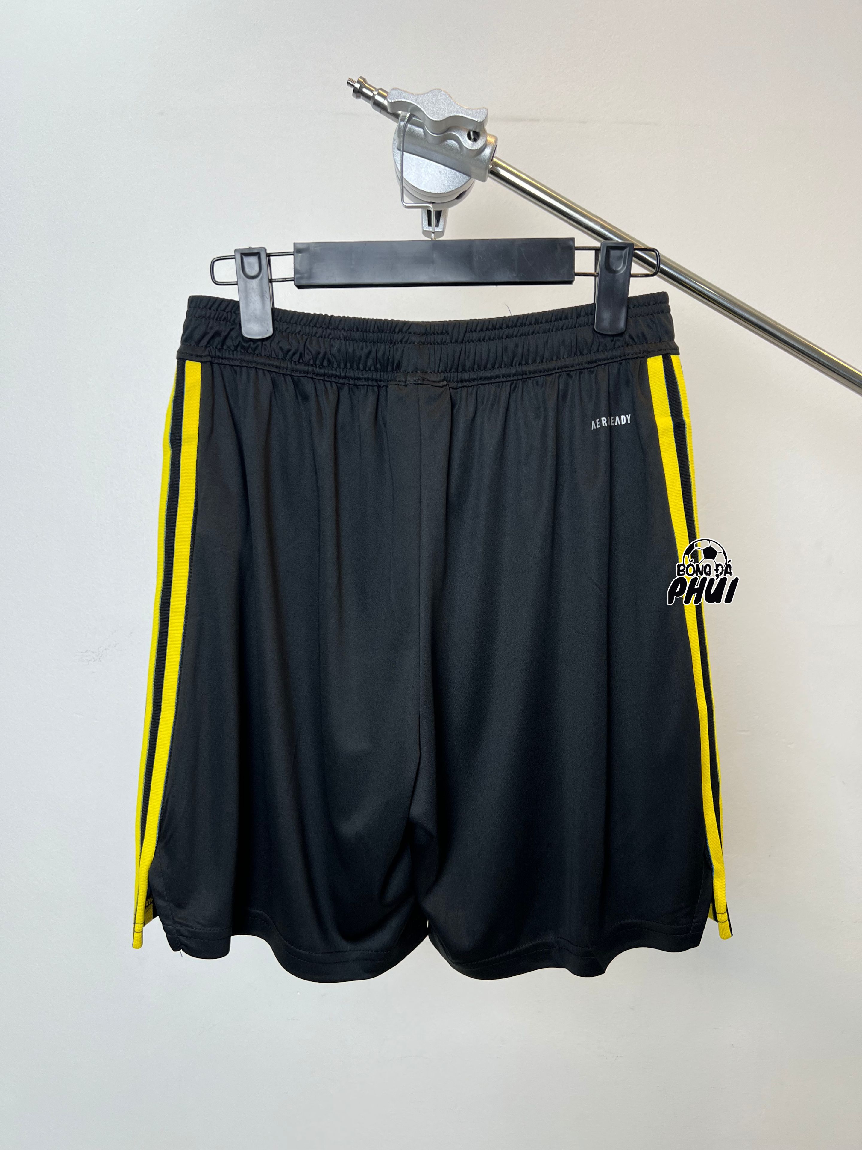 QUẦN PLAYER MU ĐEN VÀNG 2025