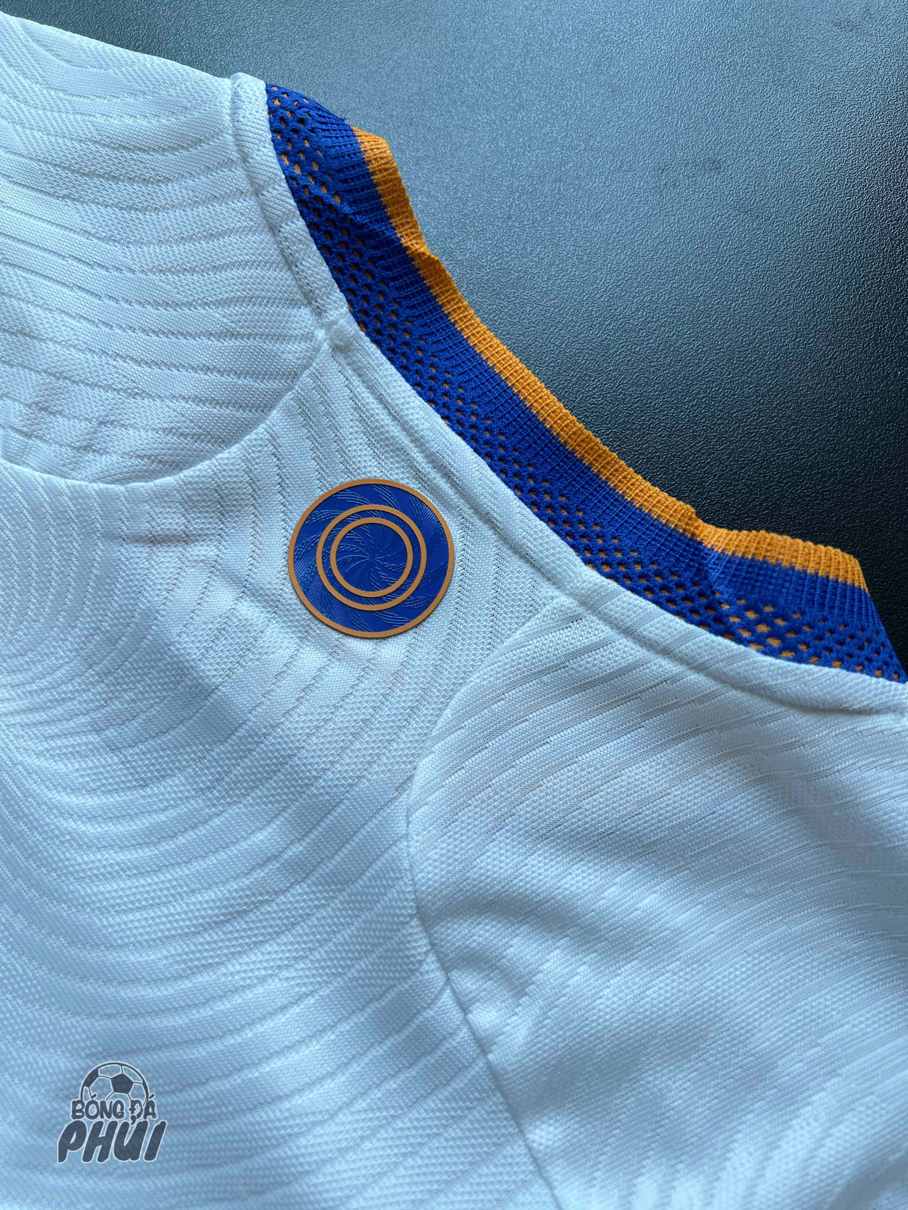ÁO RETRO REAL TRẮNG 2021