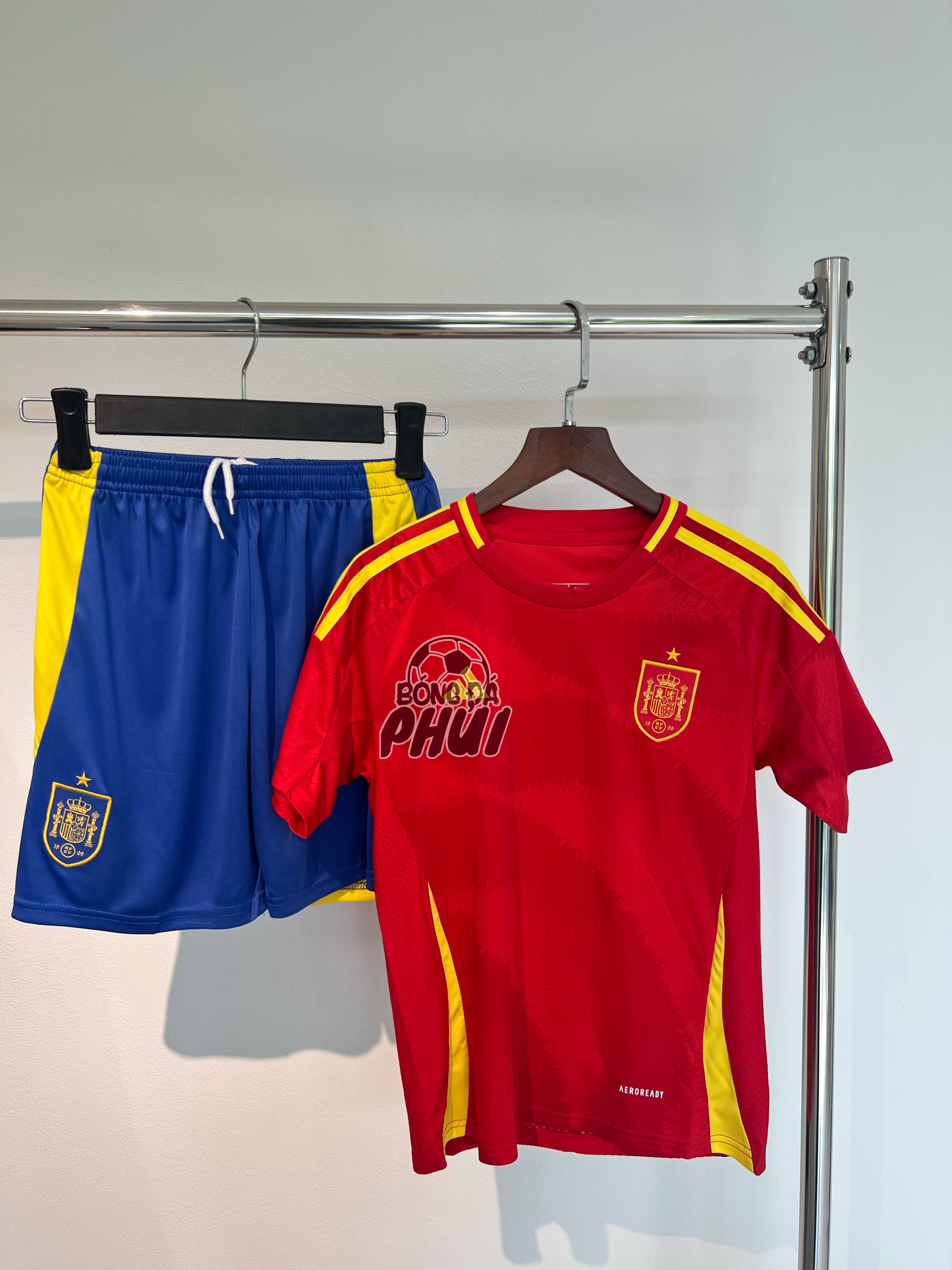 BỘ TE TBN ĐỎ 2024