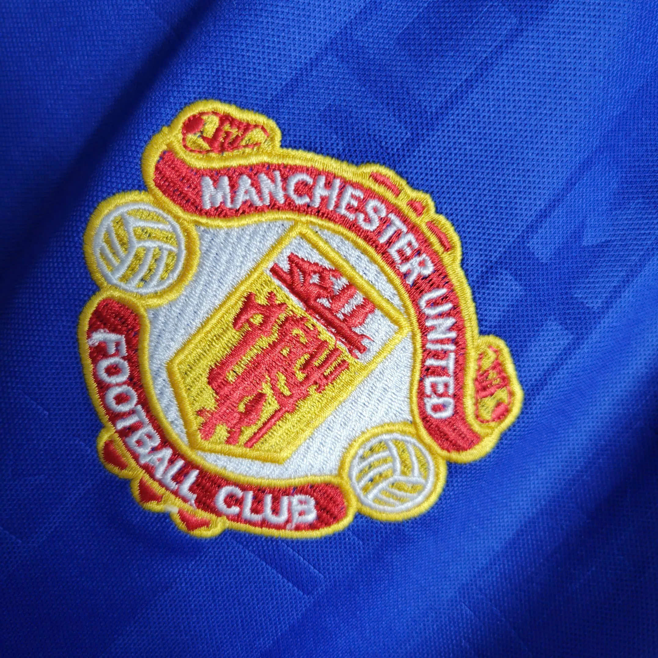 ÁO RETRO MU XANH 1988