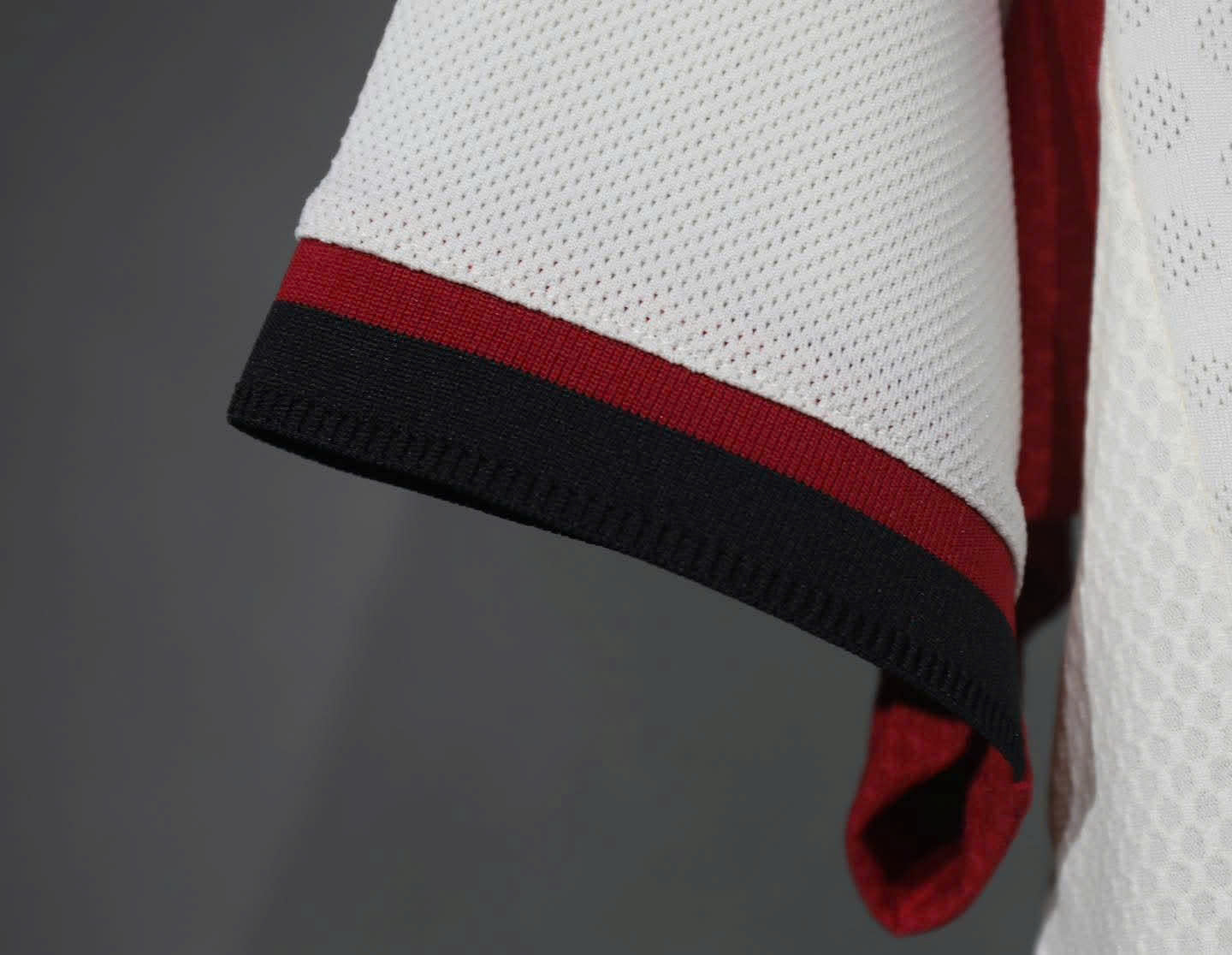 ÁO BODY LIVER TRẮNG 2025