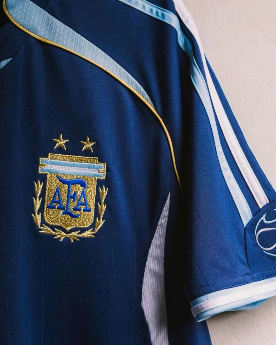 ÁO RETRO ARGEN XANH 2006