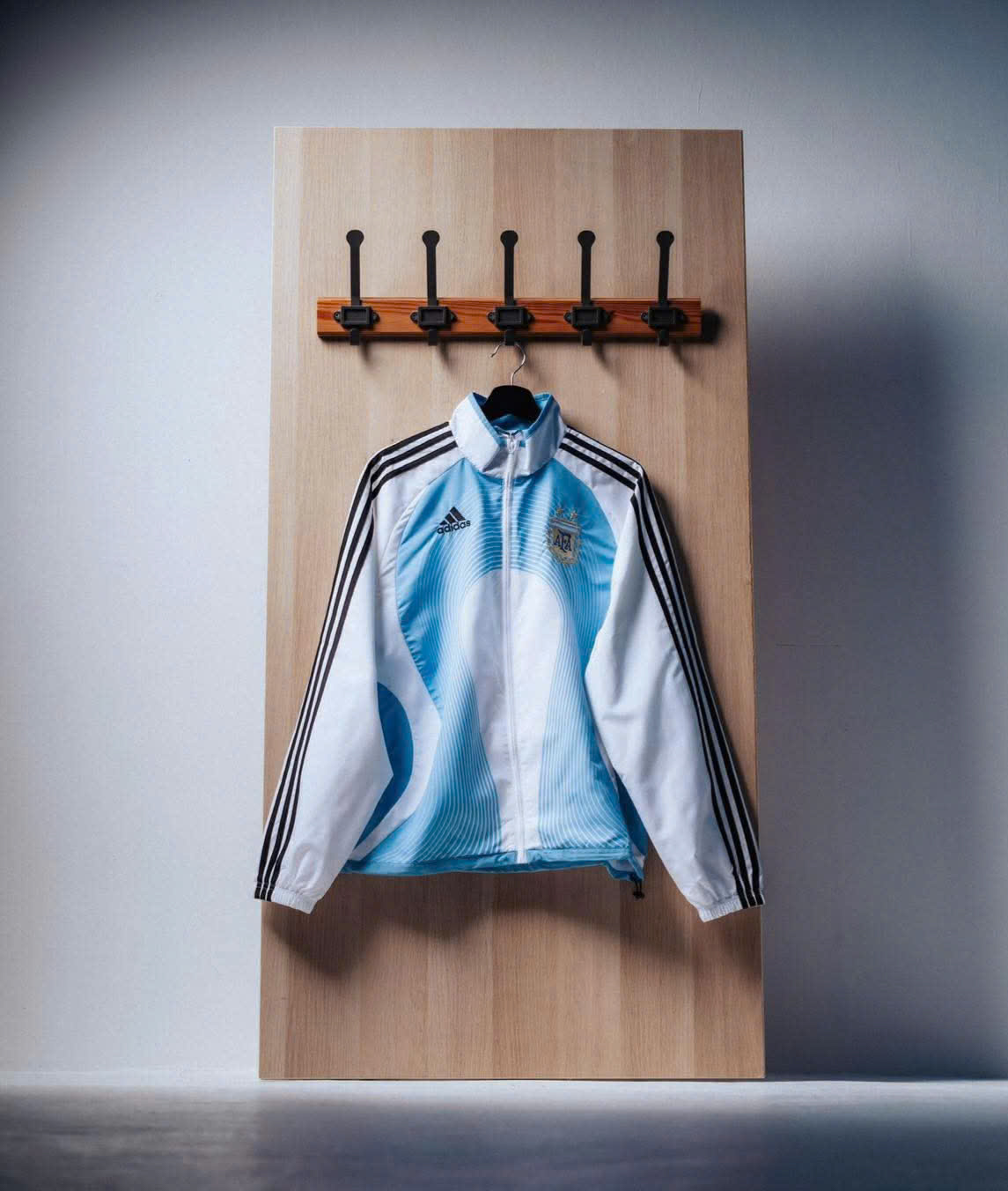 ÁO GIÓ ARGEN TRẮNG 2006