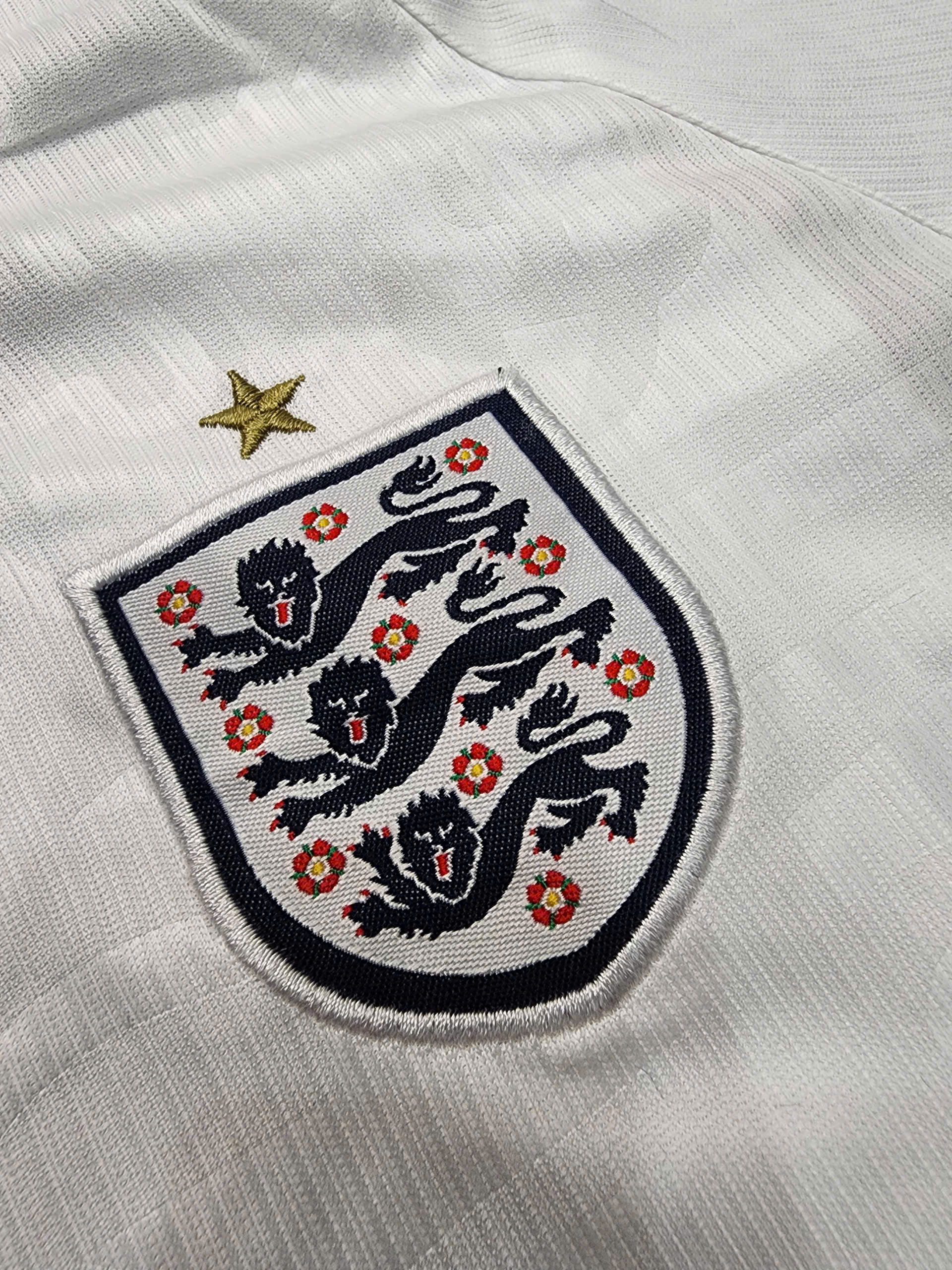 BỘ TE ANH TRẮNG WC 2026