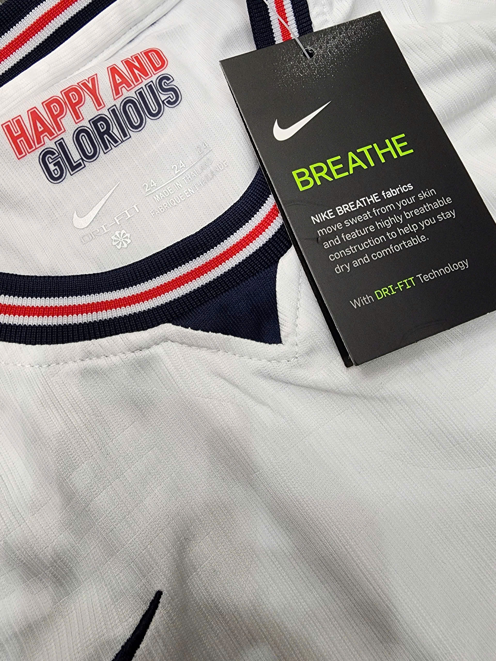 BỘ TE ANH TRẮNG WC 2026