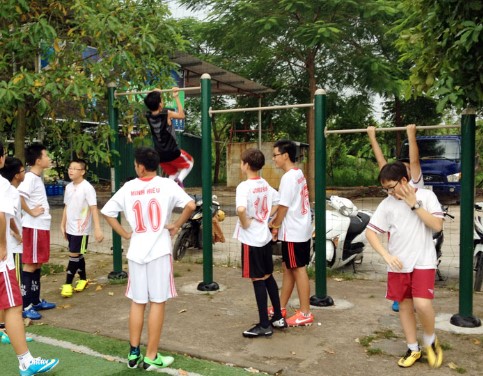 Xây Dựng Sân Chơi Thể Chất Với Dụng Cụ Thể Thao Ngoài Trời Tại Các Trường Trung Học Và Trung Học Phổ Thông