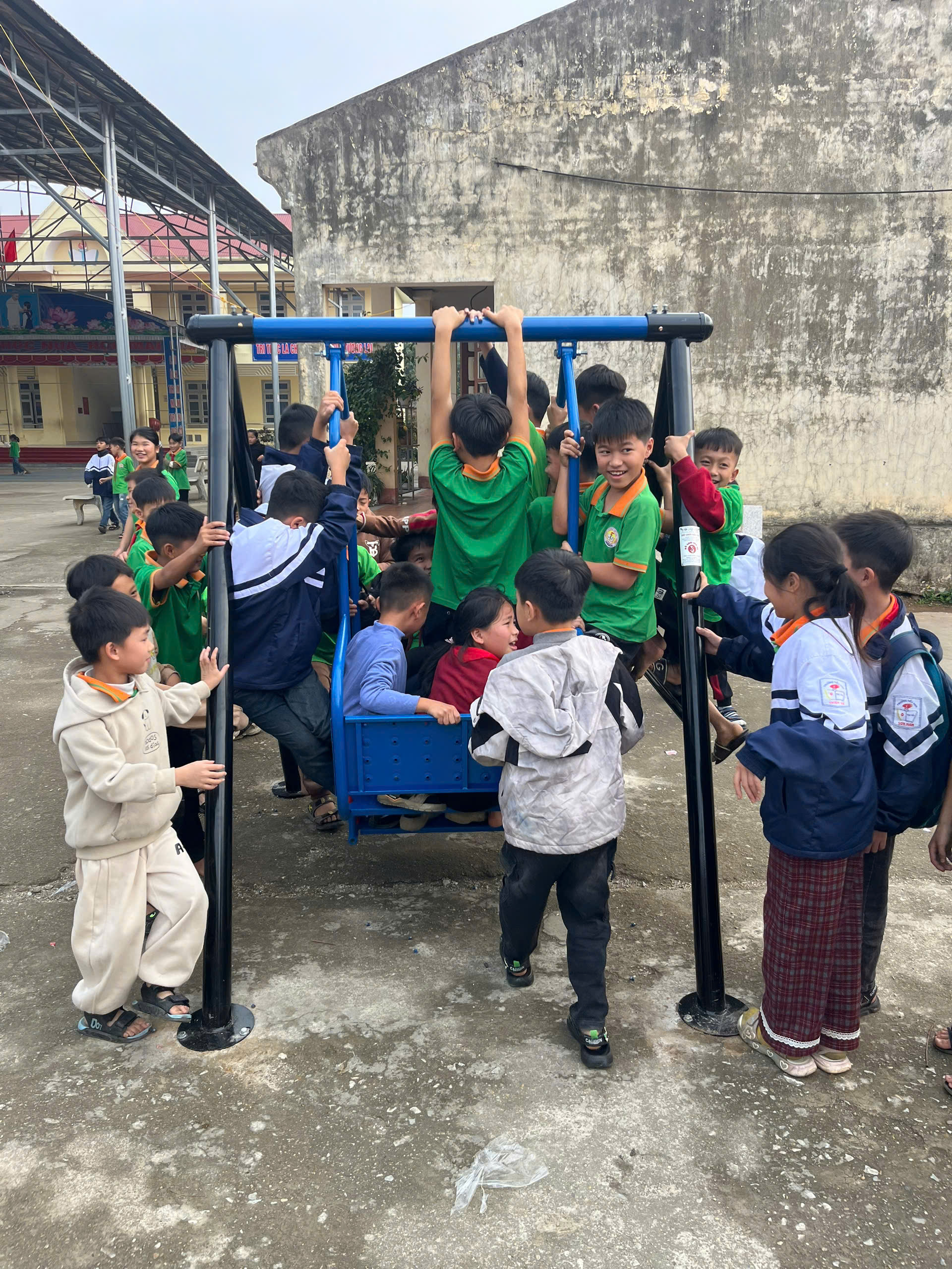 Lắp đặt sân chơi thiện nguyện tại Trường Tiểu học Đông Lợi , Tuyên quang đồng hành cùng tổ chức phi chính phủ GOOD NEIGHBORS INTERNATIONAL (GNI)