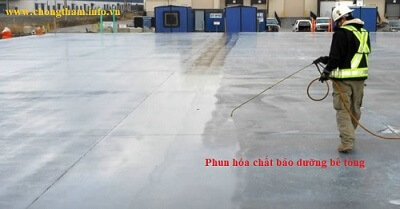 Phun hóa chất bảo dưỡng bê tông để giảm nứt