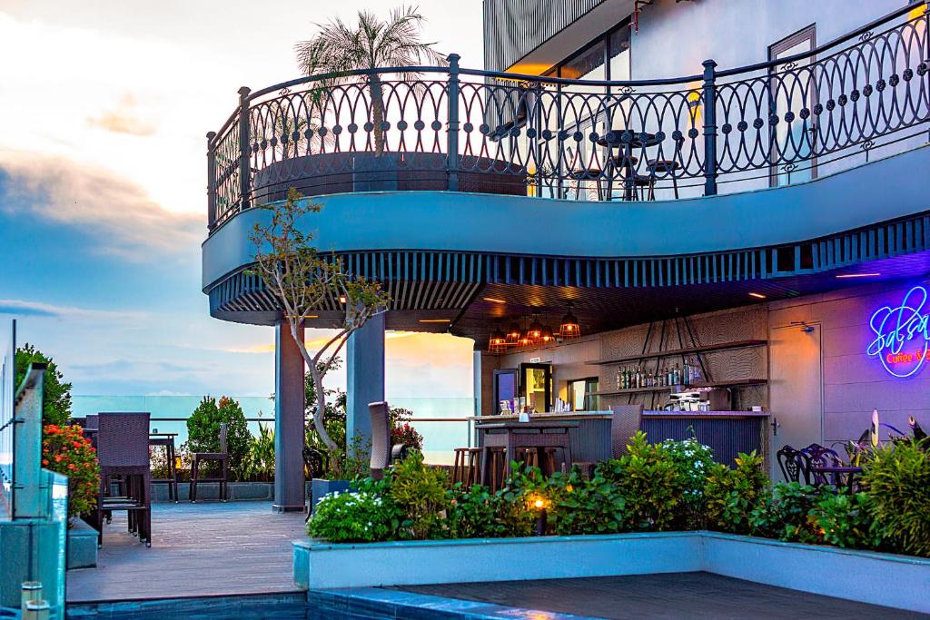 Peninsula Hotel Danang