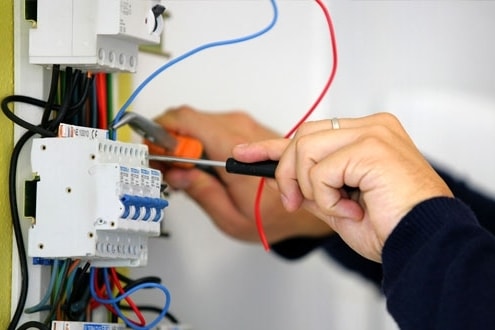 Sửa chữa bảo trì thiết bị điện thường xuyên