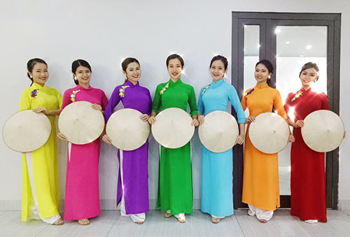 may-ao-dai-dong-phuc-dep-tai-tay-ho