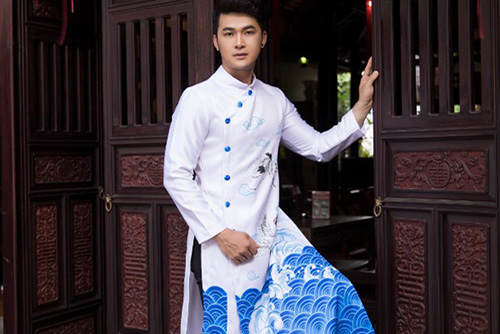 doanh-nhan-tre-hanas-tran-net-dep-viet-thai-hoa-tron-trong-ta-ao-dai-nam-truyen-