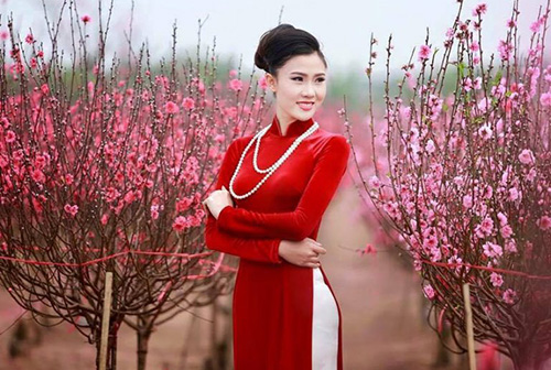 ao-dai-nhung-tao-dang-thon-gon-cho-me-trong-ngay-cuoi-cua-cac-con-dau-re