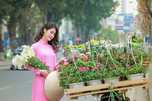 may-do-va-cho-thue-ao-dai-o-pho-van-bao-phuong-lieu-giai-va-cong-vi-quan-ba-dinh