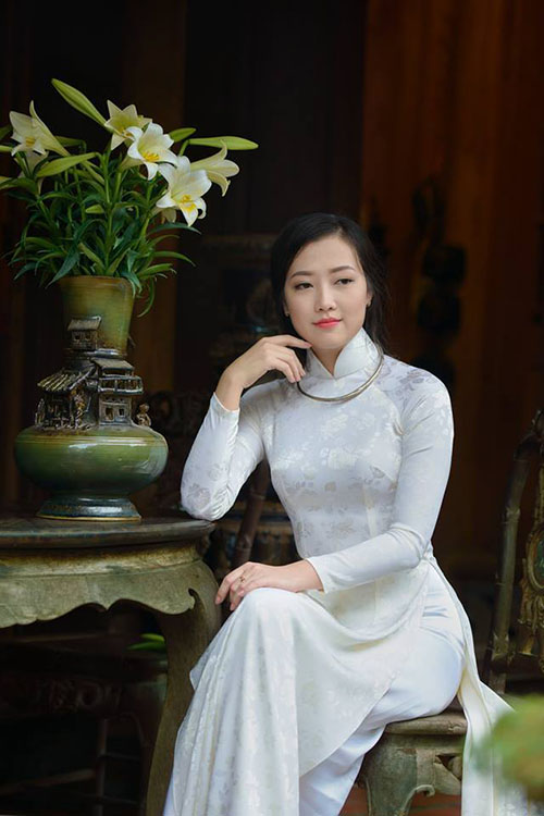 Chụp ảnh áo dài với hoa loa kèn ở đâu đẹp tại Hà Nội - Áo dài Minh ...
