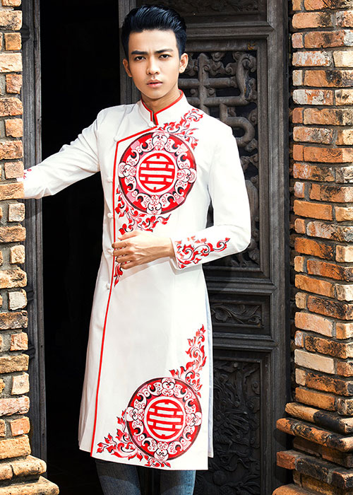 ao-dai-cach-tan-nam-trang-hoa-tiet-do