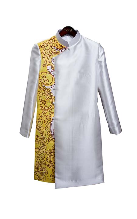 ao-dai-cach-tan-nam-trang-ve-tay-hoa-tiet-vang