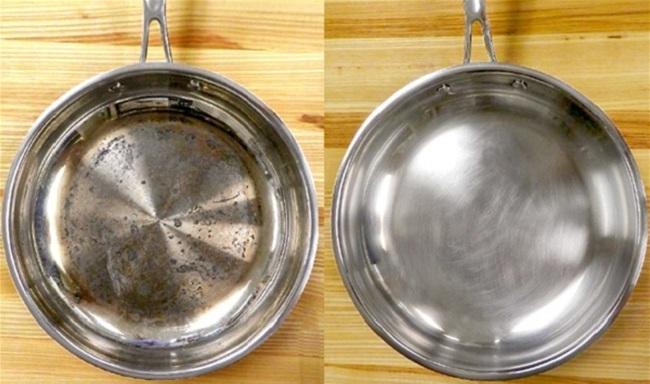 CÁCH LÀM SẠCH LỚP CHÁY KHÉT DƯỚI ĐÁY CHẢO