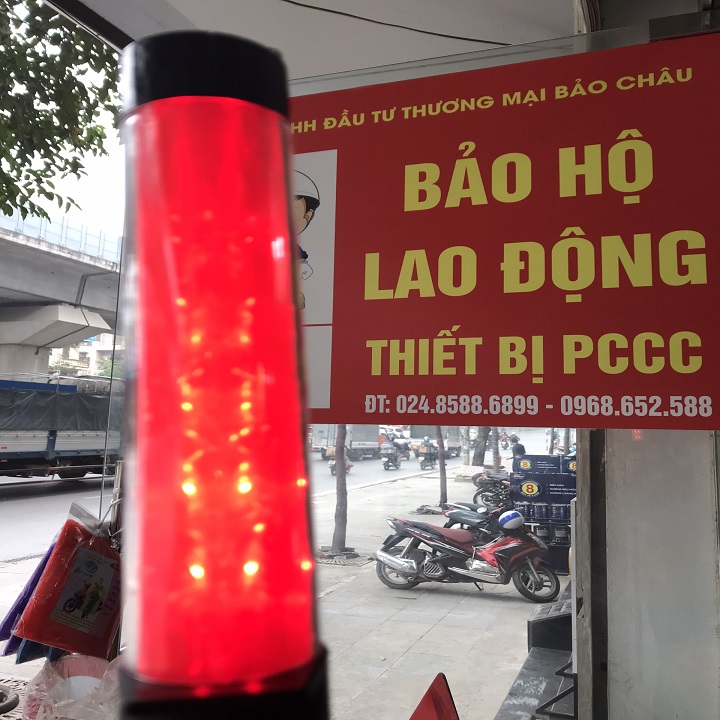 gay-chi-huy-giao-thong-co-coi-gay-giao-thong-gay-giao-thong-dung-pin