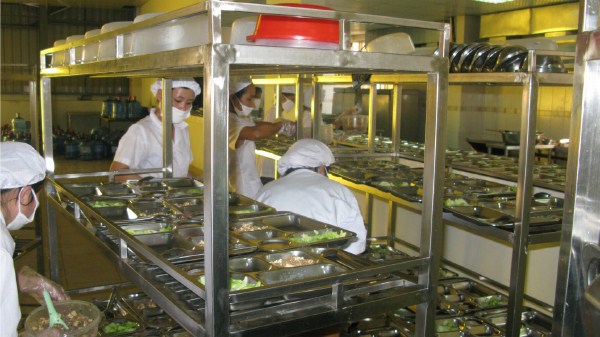 rau sạch trong suất ăn công nghiệp