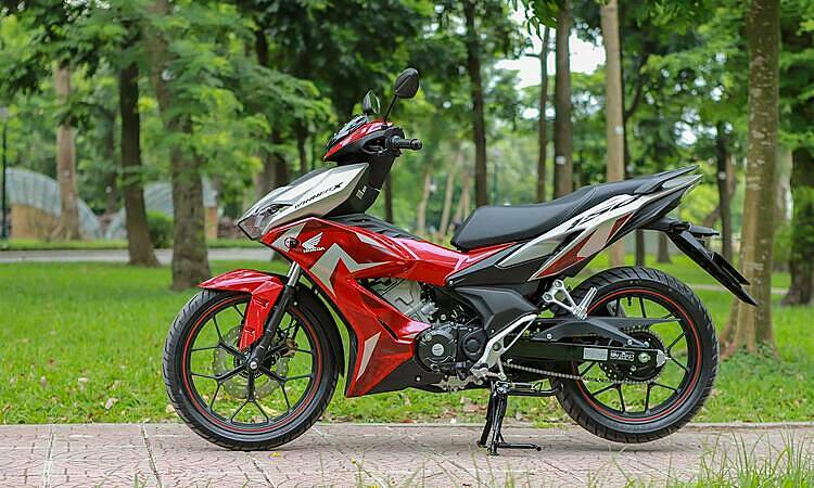 So sánh mức 'ăn' xăng của xe máy Honda và Yamaha