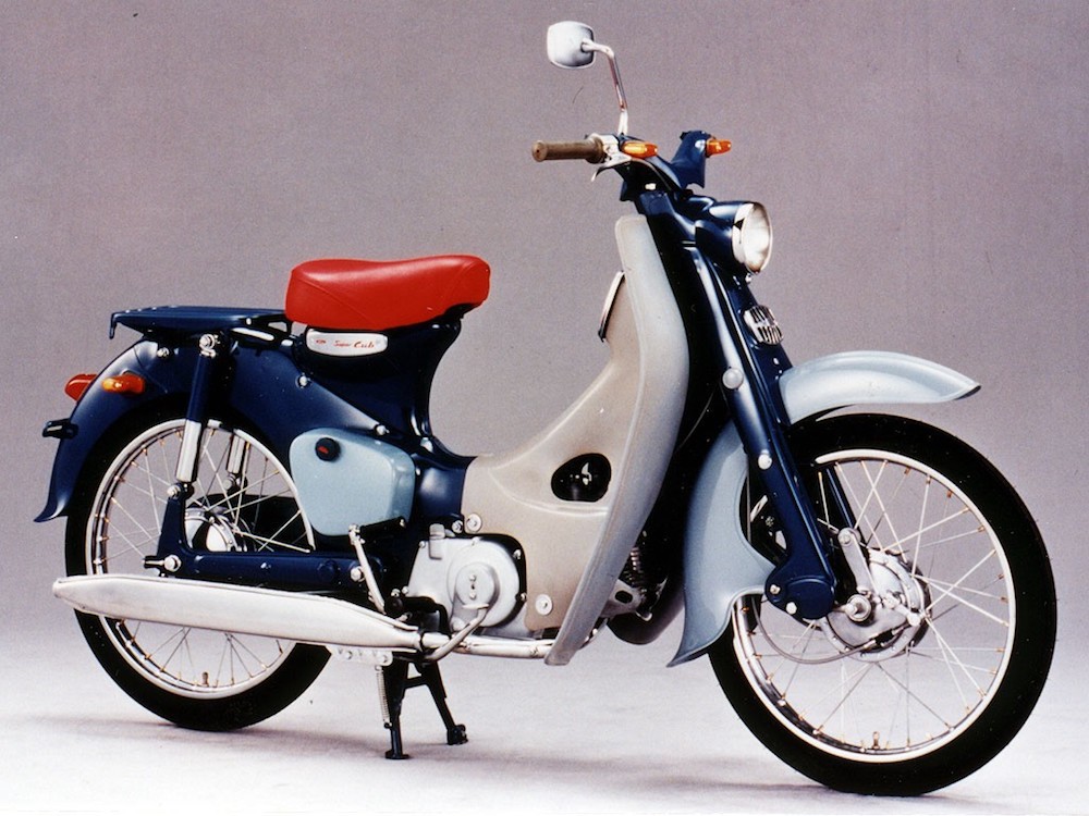 Honda Little Cub50cc bên chủ nhân đam mê huyền thoại