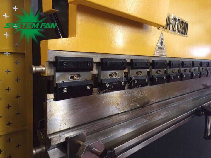 Máy chấn Cnc tự động - 2