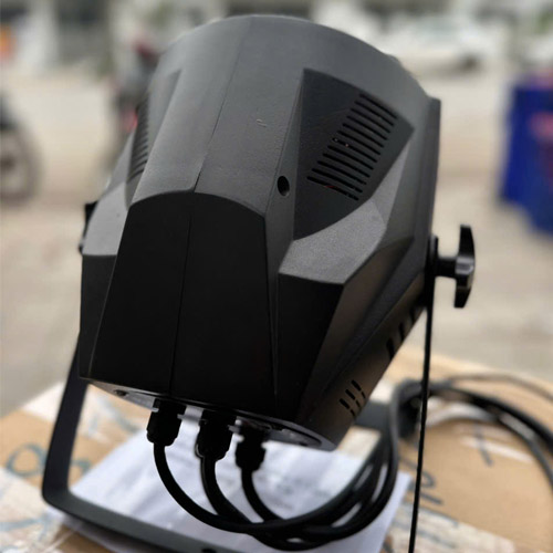 Đèn bề mặt COB bốn mắt LED 4x50w đủ công xuất hàng cho dự án toàn bộ bằng nhôm LCC-COD450