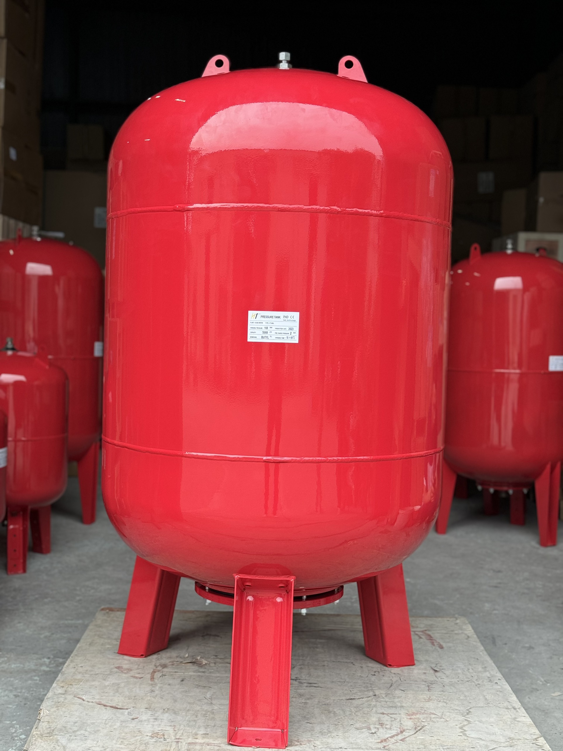 Bình tích áp hiệu HT VT-1000L/16bar
