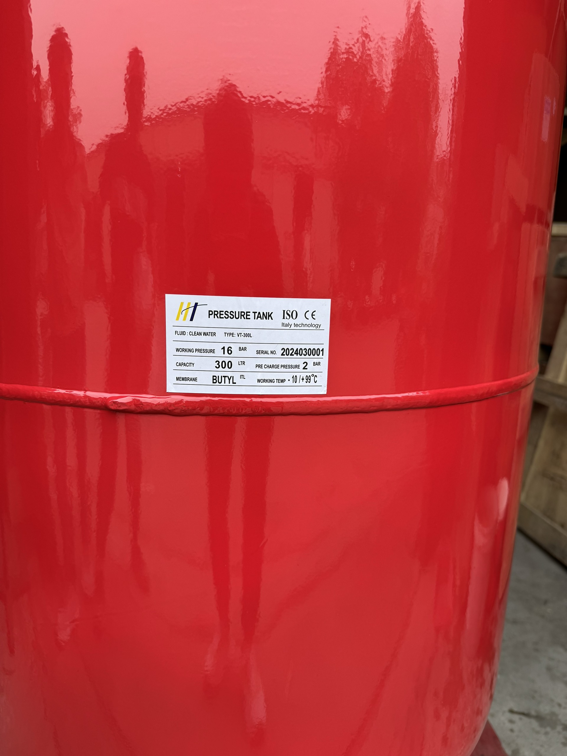 Bình tích áp hiệu HT VT-300L/16bar