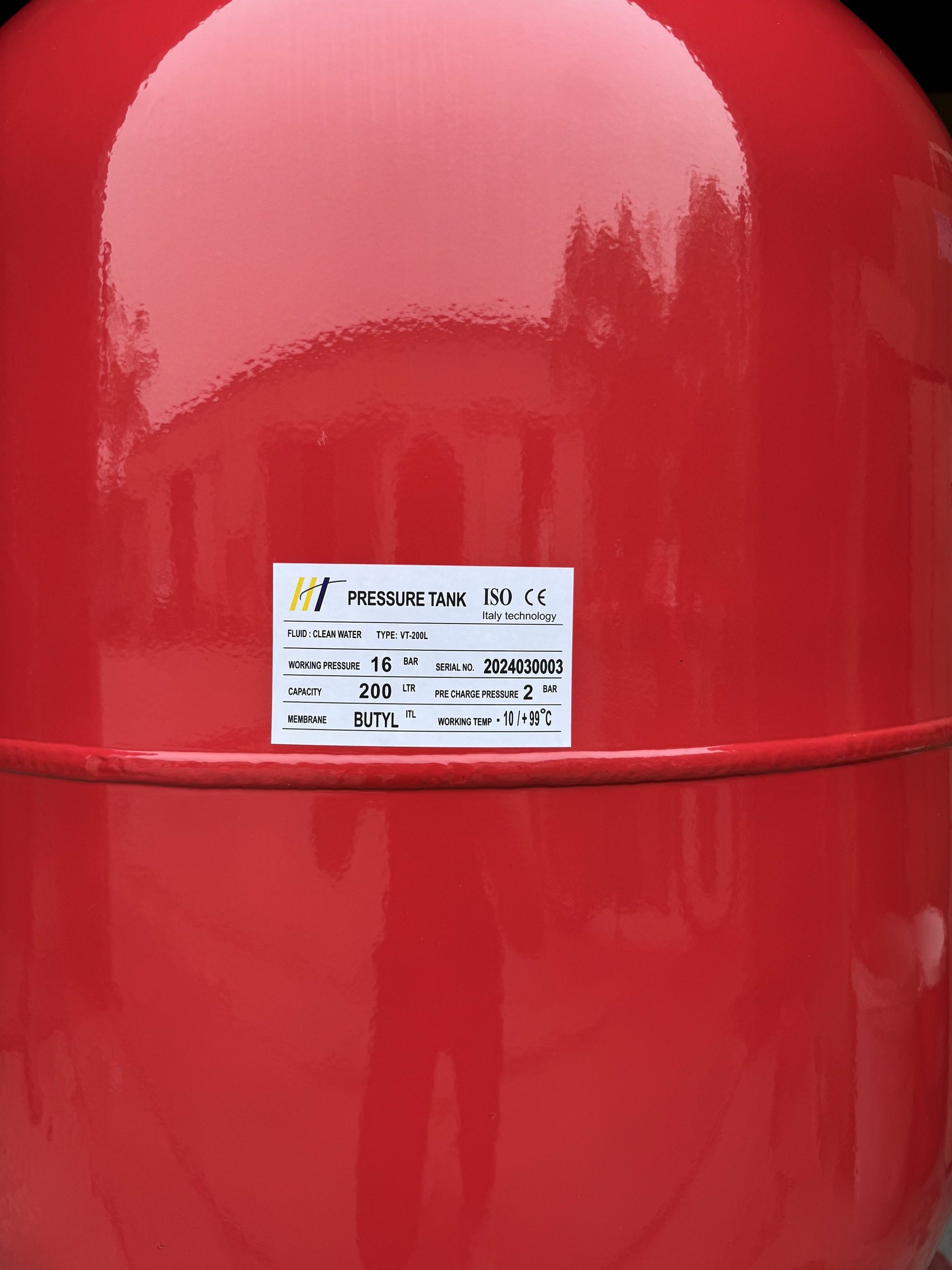 Bình tích áp hiệu HT VT-200L/16bar
