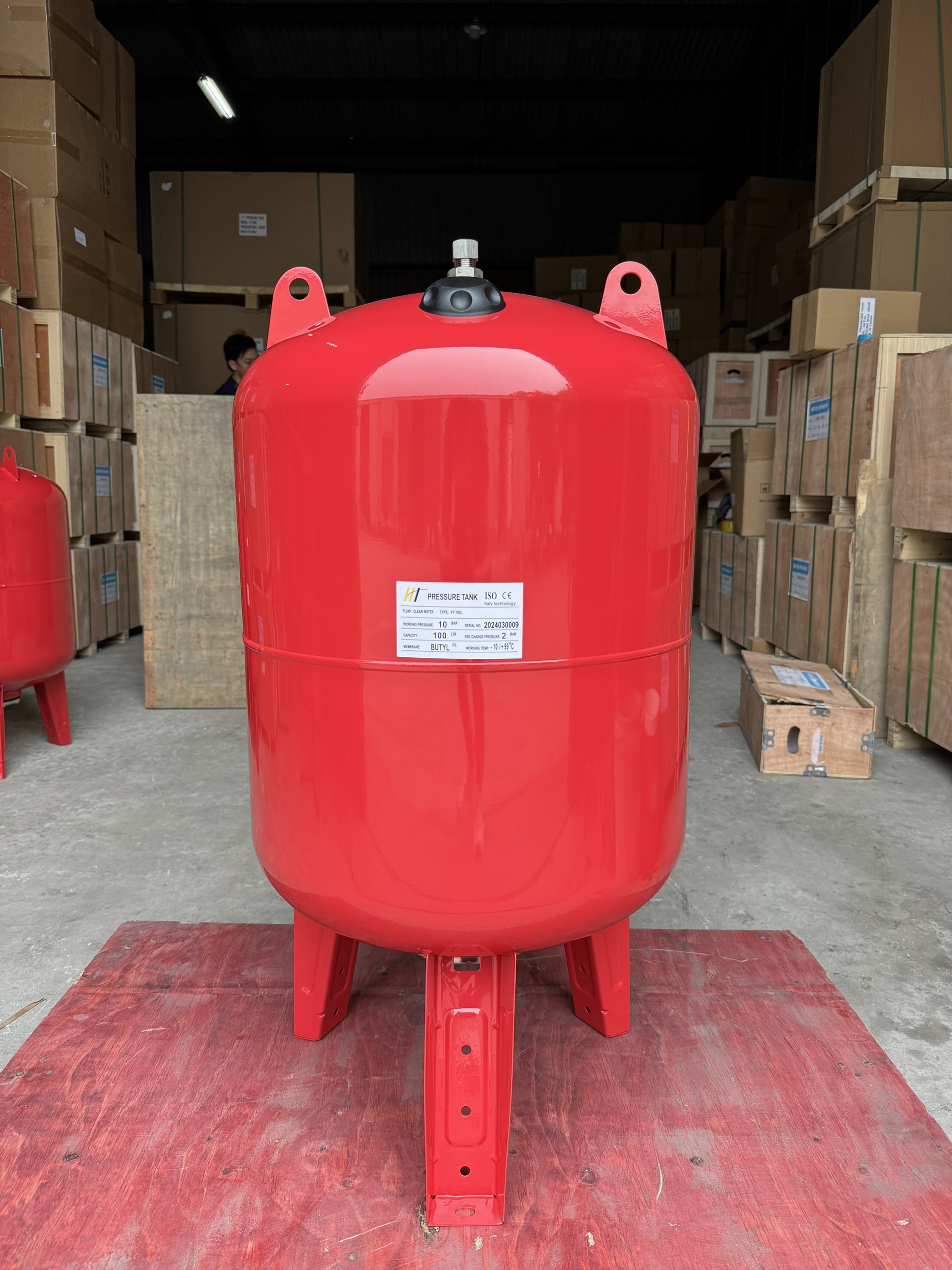 Bình tích áp hiệu HT VT-100L/10bar