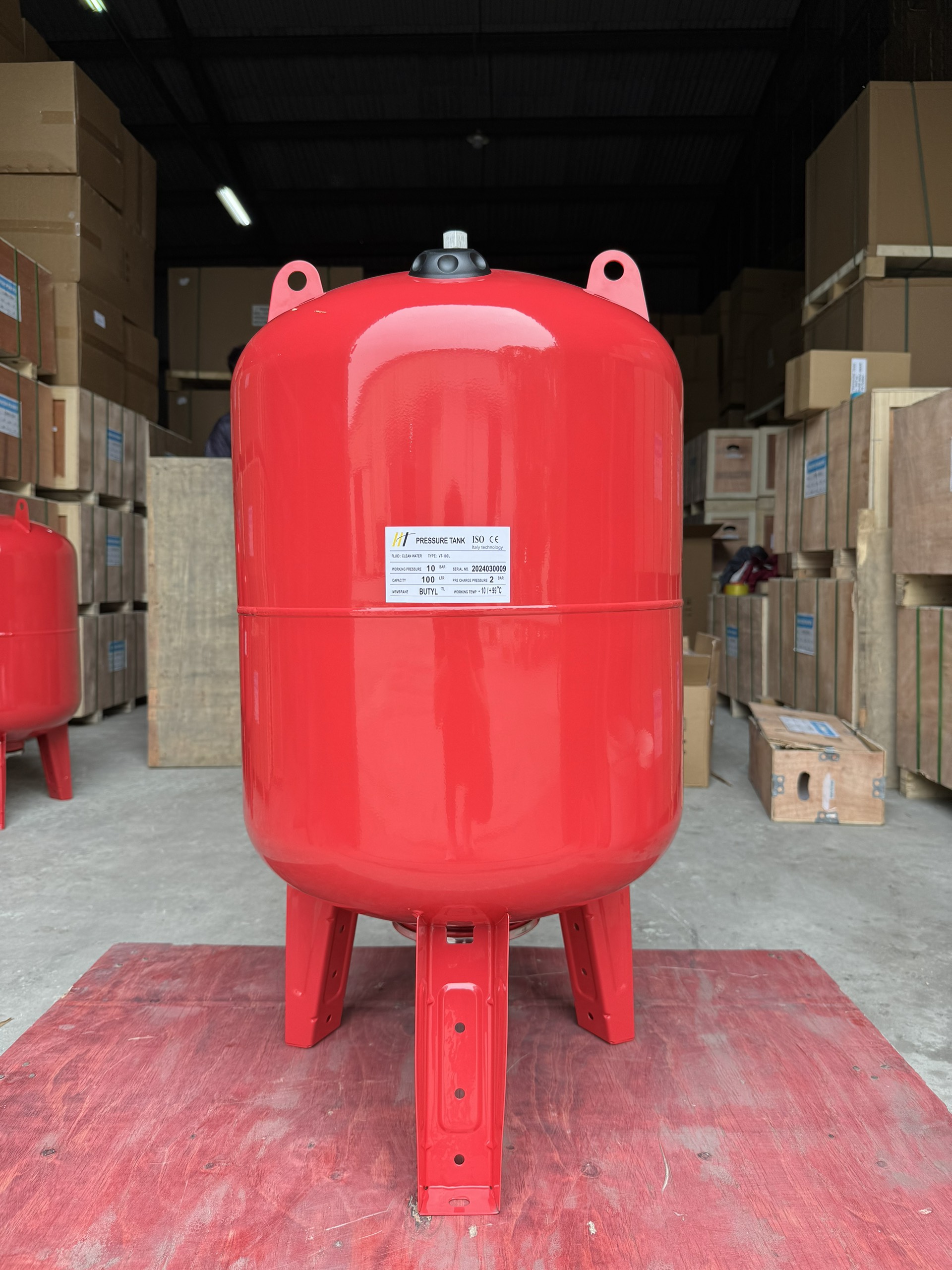 Bình tích áp hiệu HT VT-100L/10bar
