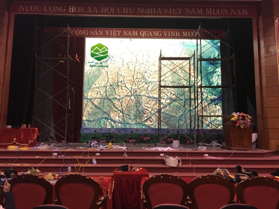 Thi công 46 m2 màn hình LED P4 full color indoor cho hội trường tại Lạng Sơn
