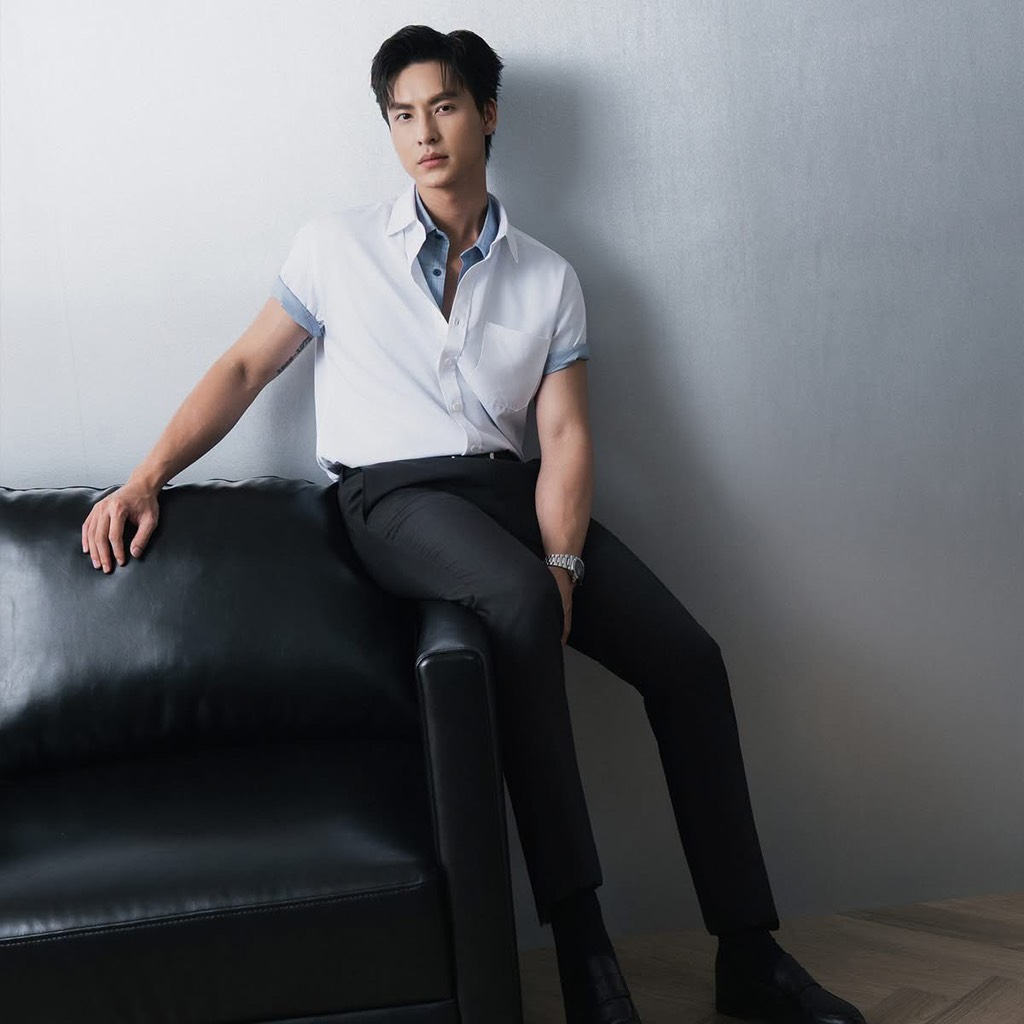 ÁO SƠ MI TRẮNG NGẮN TAY POLYESTER CÓ TÚI AB260518NTB