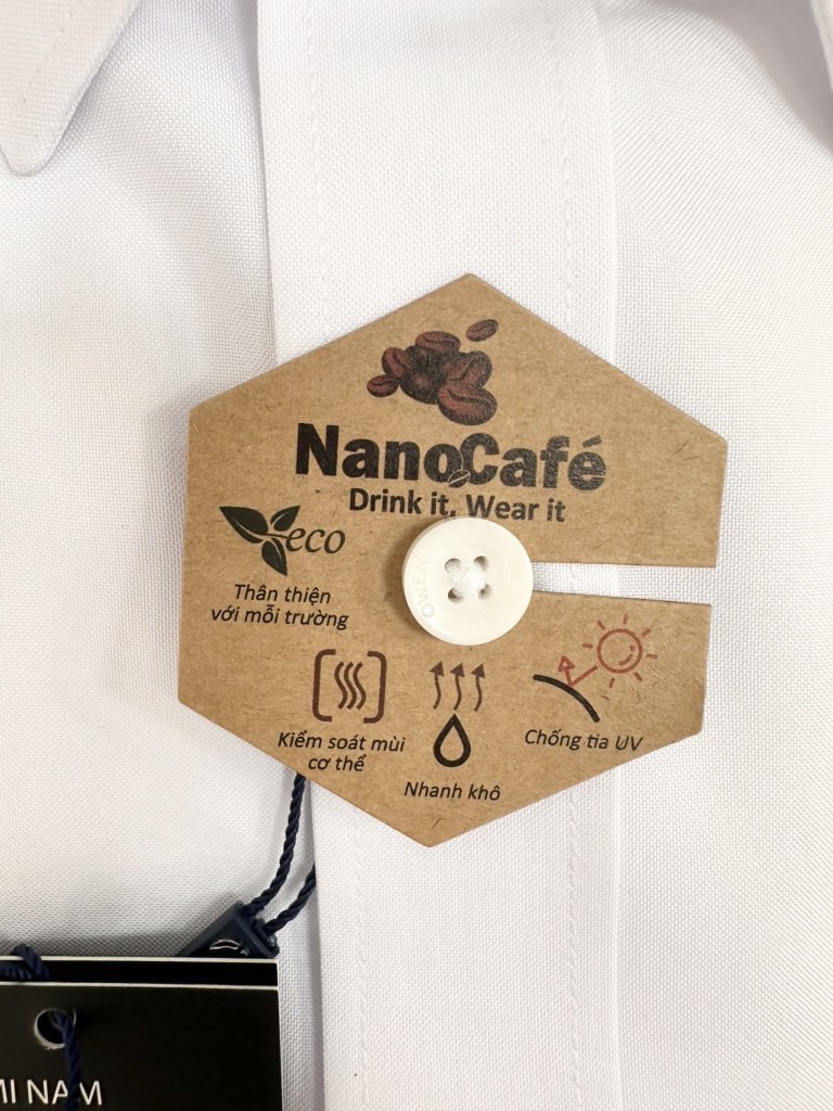 ÁO SƠ MI TRẮNG DÀI TAY NANOCAFE CÓ TÚI AR255304DT