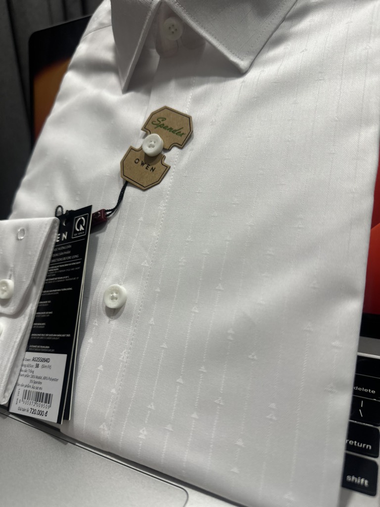 ÁO SƠ MI TRẮNG DÀI TAY HỌA TIẾT AS255094D