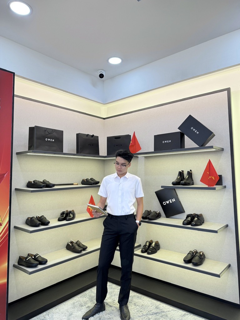 ÁO SƠ MI TRẮNG NGẮN TAY POLYESTER CÓ TÚI AB260518NTB