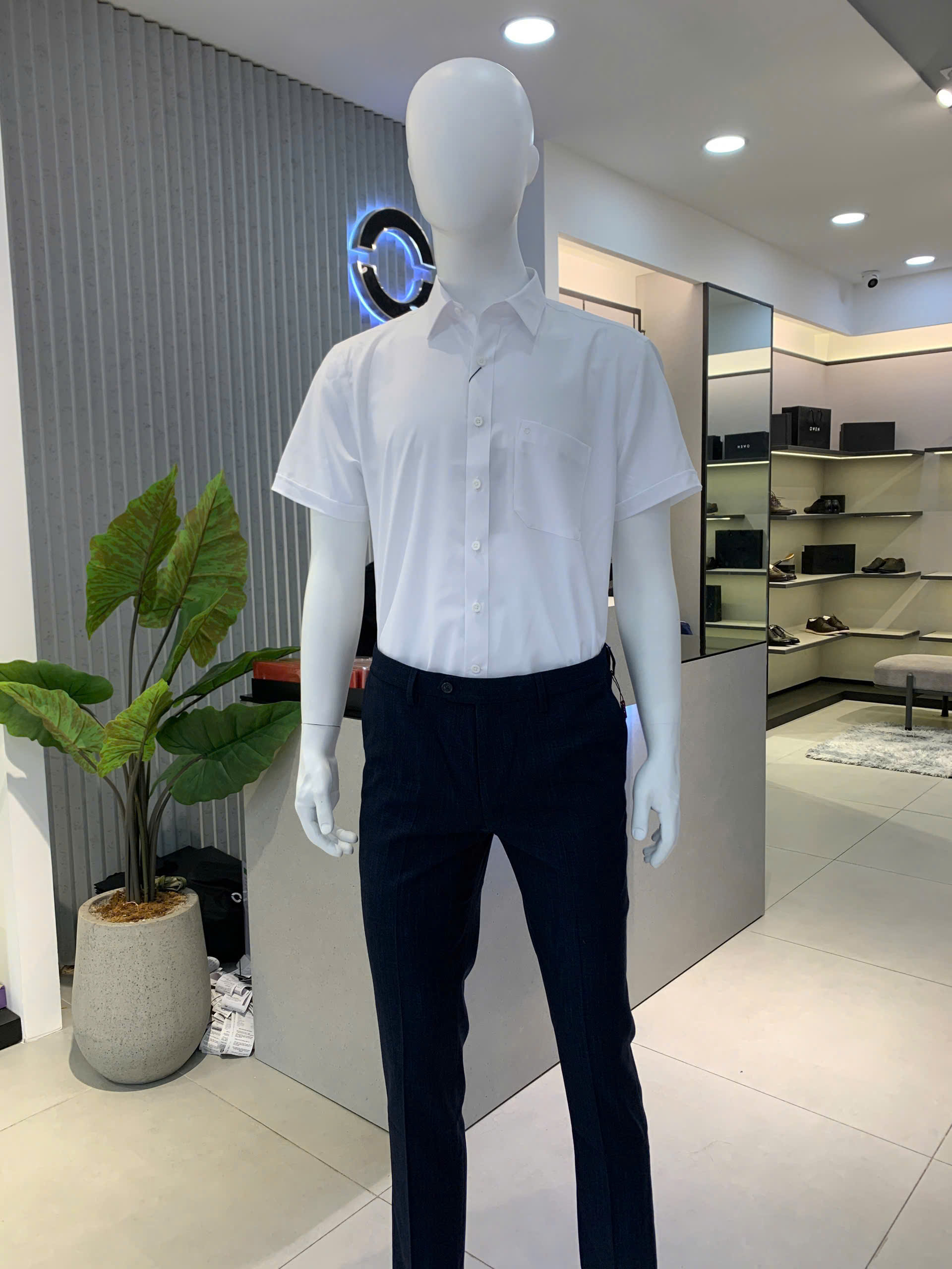 ÁO SƠ MI TRẮNG NGẮN TAY NANO CÓ TÚI AB240303NT